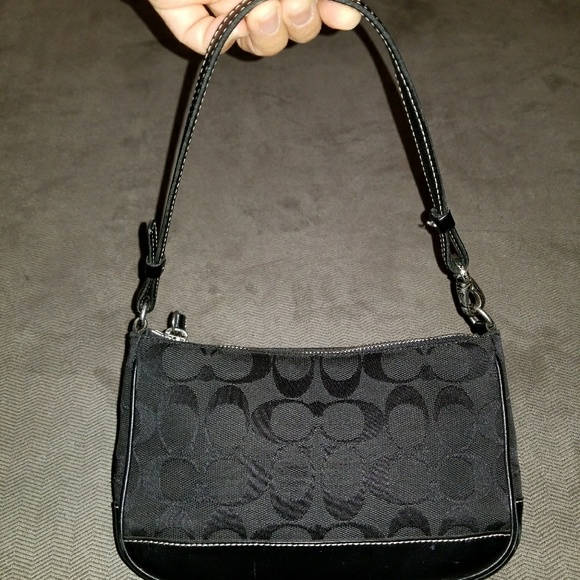 Coach signature monogram black pochette Coach signature monogram black pochette